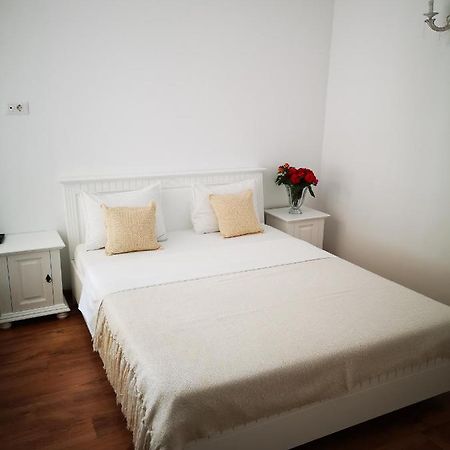 Brize Guest House Tuzla Exterior foto